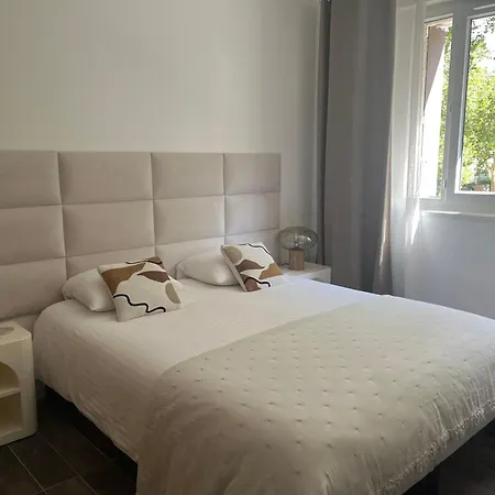 Lovely And Comfortable Near Eiffel Tower Apartment Paris