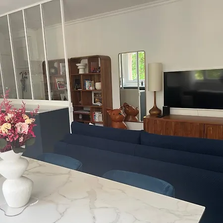 Lovely And Comfortable Near Eiffel Tower